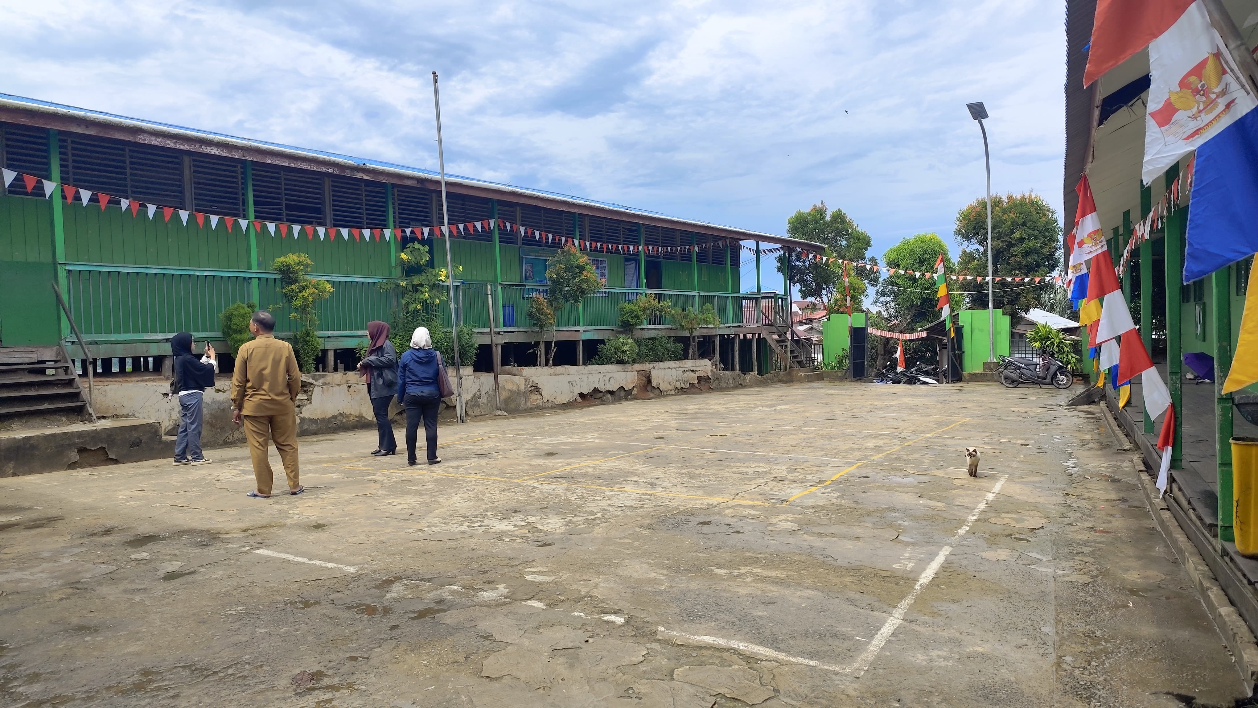 URGENT DITANGANI: Kondisi bangunan SD 020 Samarinda Utara di Kelurahan Sempaja Selatan memerlukan penanganan segera karena bangunan dari kayu beberapa bagian sudah rapuh diserang rayap.