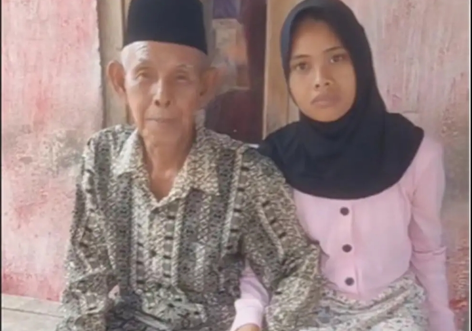 Sai&rsquo;un (73) dan Bunga Fitri (27), pasangan beda usia asal Bengkulu Tengah, resmi menikah dan jadi sorotan publik. Pernikahan mereka viral setelah diunggah di media sosial. (FOTO: IST)