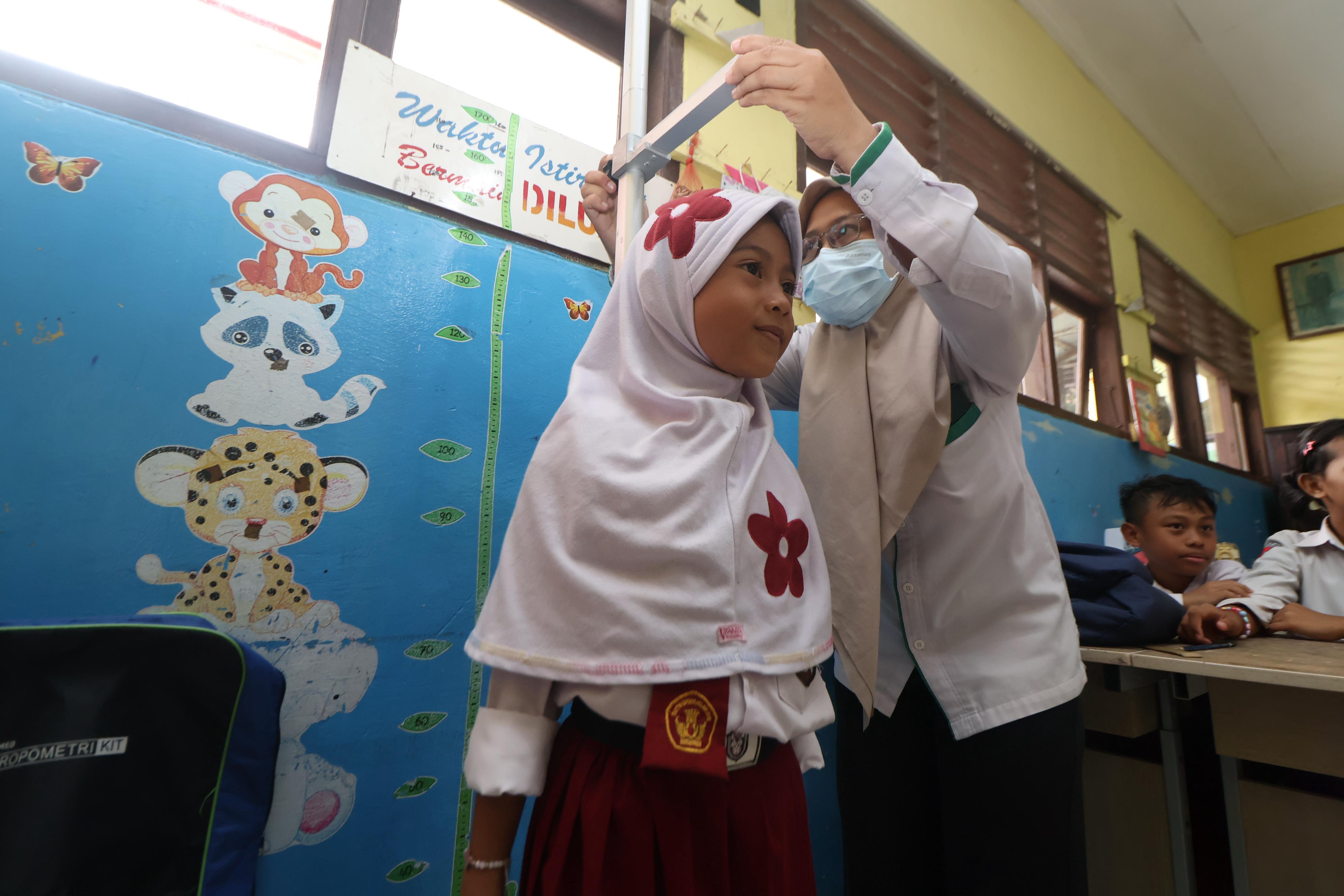 ANTUSIAS: Program cek kesehatan gratis (CKG) yang berlangsung di SD 020 Balikpapan Utara, Rabu (6/8).