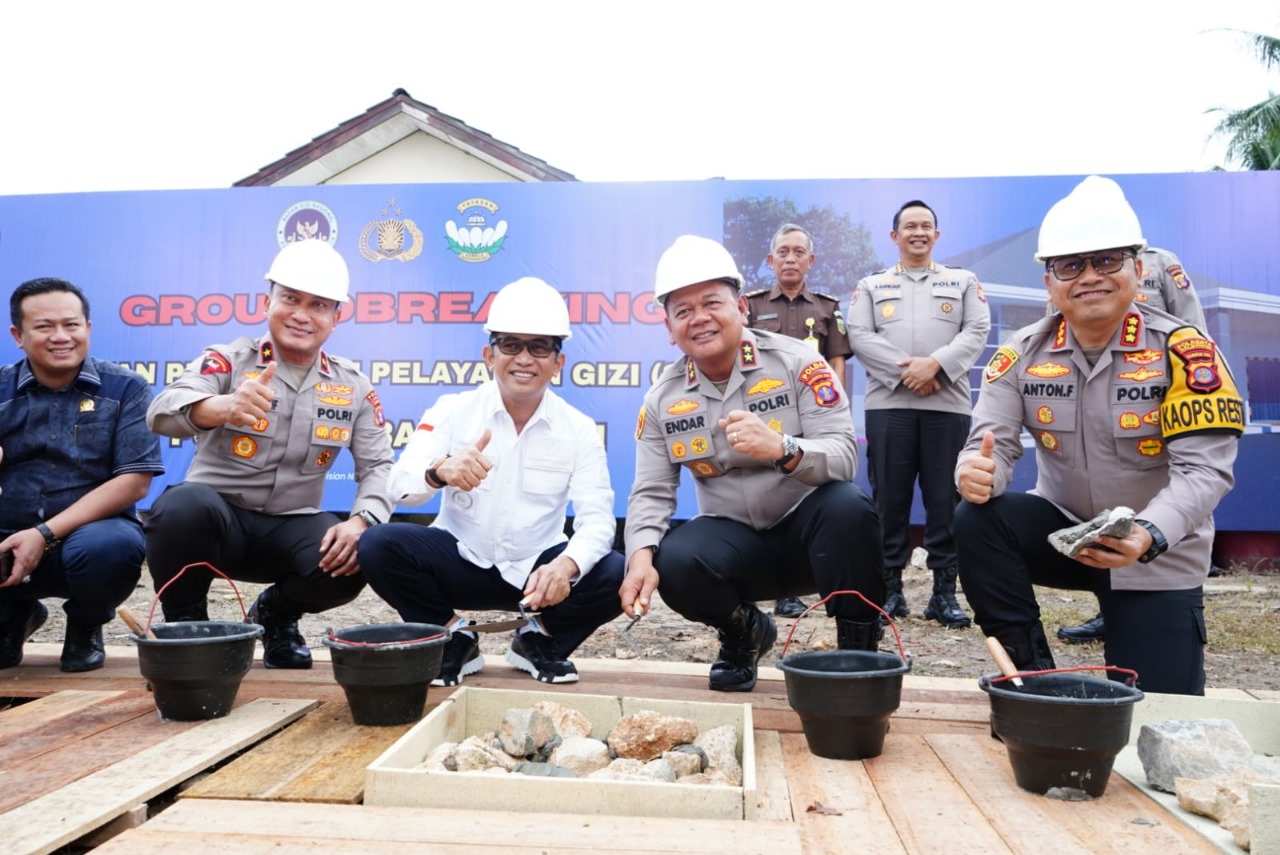 PEMBANGUNAN: Peletakan batu pertama pembangunan SPPG di kawasan Lamaru, Balikpapan Timur guna memenuhi kebutuhan gizi anak.