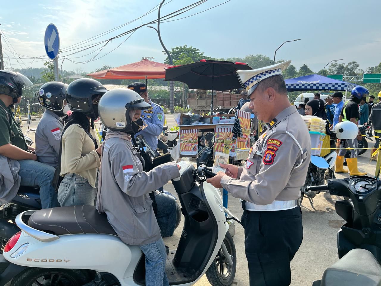 Operasi gabungan di IKN menertibkan puluhan jenis pelanggaran lalu lintas.
