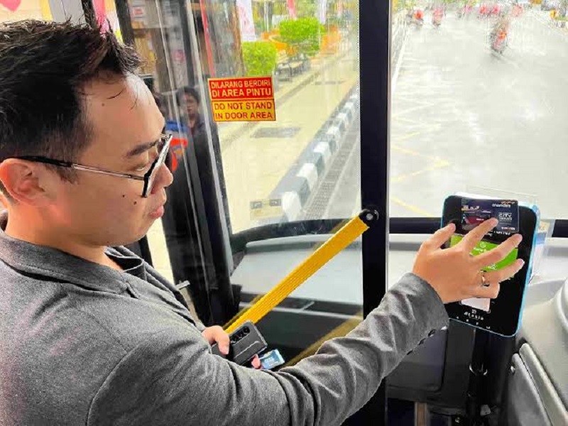 MENINGKAT: Penggunaan uang elektronik meningkat 33,87 persen, secara nominal tembus Rp1,98 triliun.