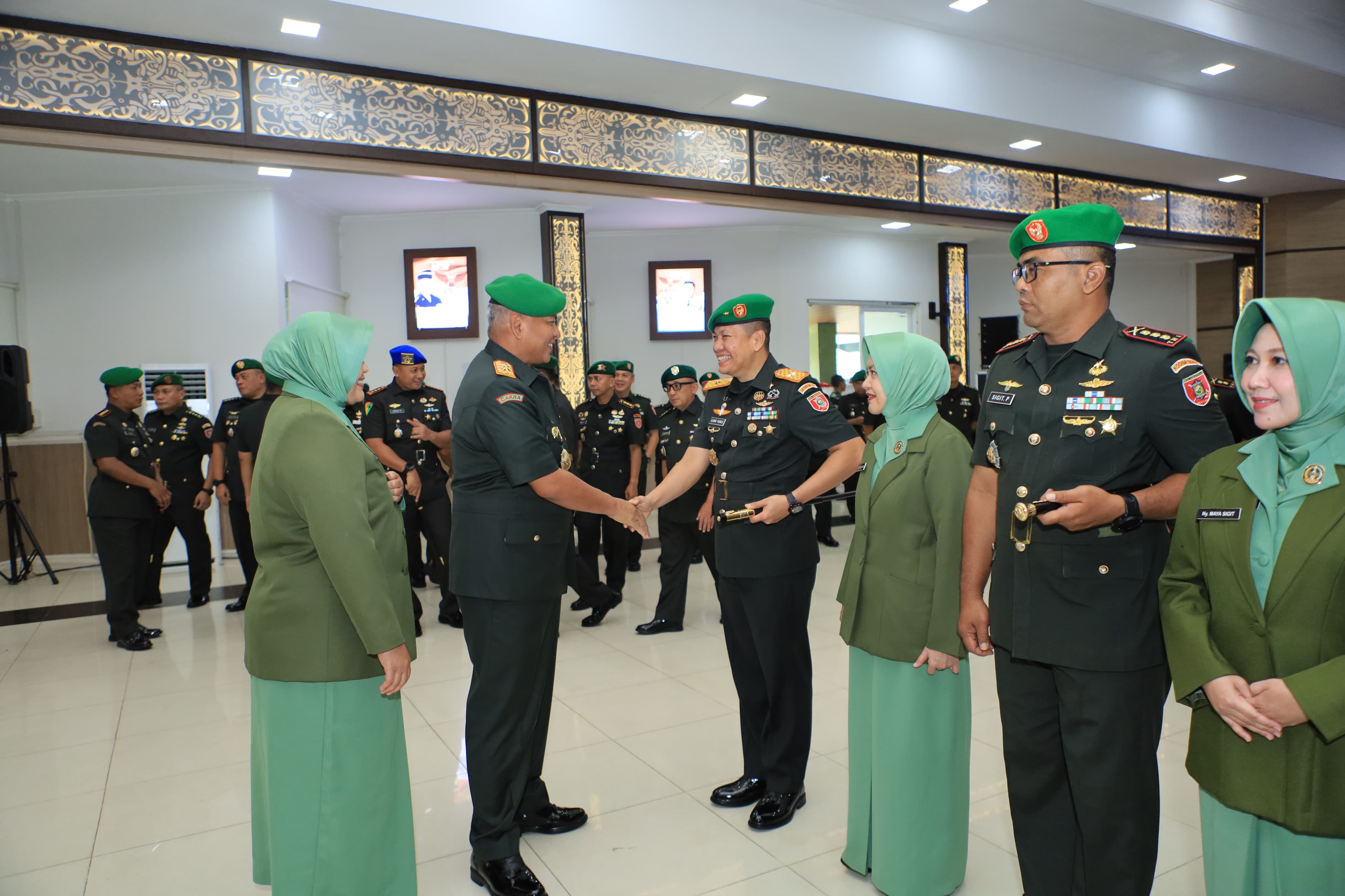 Mayjen Rudy Rachmat Nugraha dalam momen acara di Makodam VI/Mulawarman, Jumat (8/8).