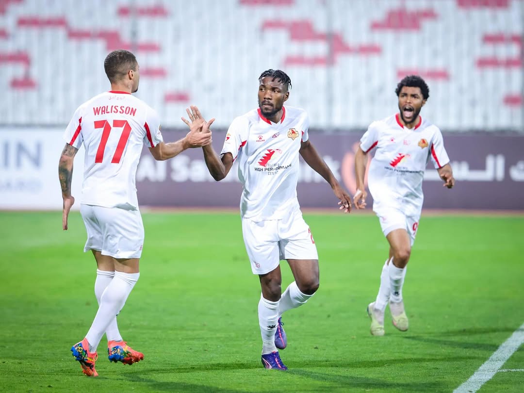 Jacques Themopele (tengah) diromurkan rekrutan terbaru PSM MAkassar.