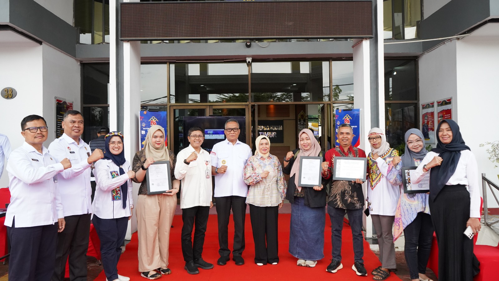 SEMARAK: pembukaan semarak 80 tahun pengayoman para pejabat kanwil Kemenkum Kaltim berserta tamu dan peserta bazar ikut membersamai kegiatan tersebut.