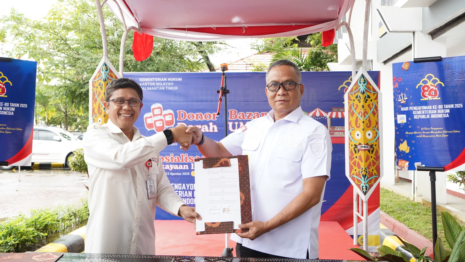 LEGALITAS: Penandatanganan kerja sama antara Kanwil Kemenkum Kaltim dengan BRIDA Kalimantan Timur terkait penguatan Sentra Kekayaan Intelektual.