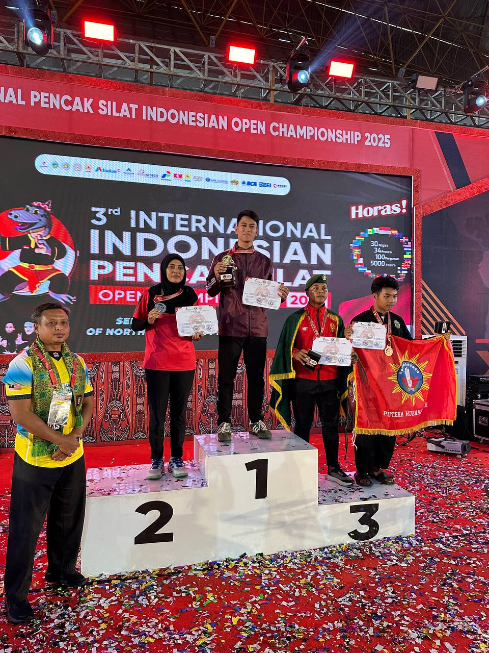 PRESTASI: Anggota Polres Berau Bripda Muhammad Adrian Syahrukh Maulana berhasil meraih medali emas di ajang International Indonesian Open Championship 2025, Medan, Sumatera Utara.