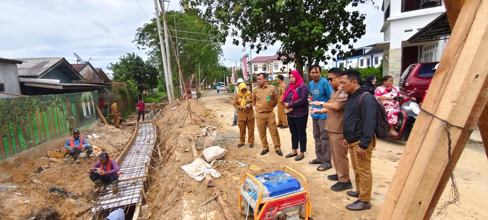 Proyek saluran drainase di Satimpo membuat kebocoran pipa jargas milik PT BME.