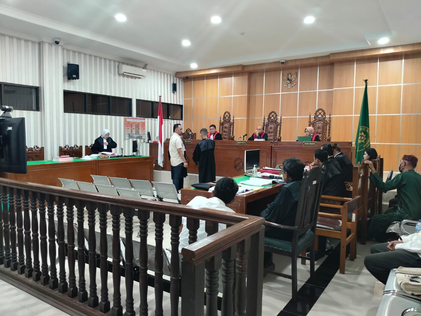 Saksi yang dihadirkan jaksa penuntut umum mengungkap aliran uang dan pola kerja sama jual-beli batubara dengan tiga perusahaan, Kamis (14/8/2025). (BAYU/KP)