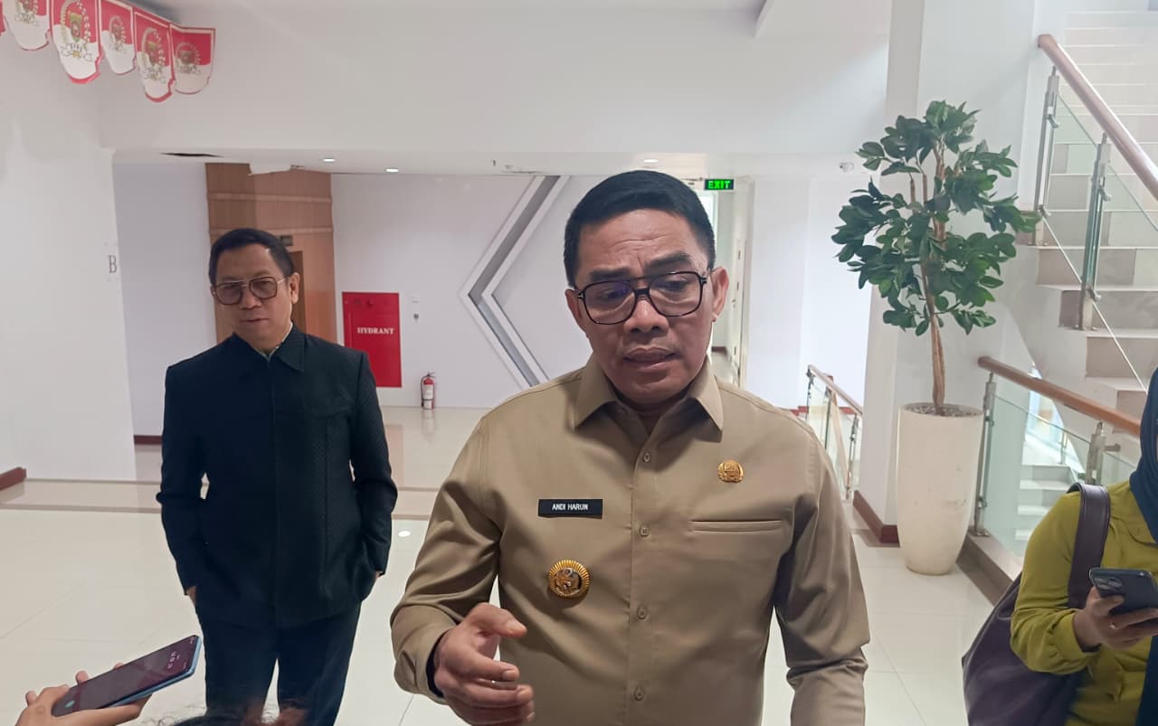Pemkot Samarinda menegaskan komitmen transparansi fiskal dan evaluasi kelanjutan proyek Teras Samarinda Tahap III sesuai kemampuan APBD 2026, Jumat (15/8).  &nbsp;