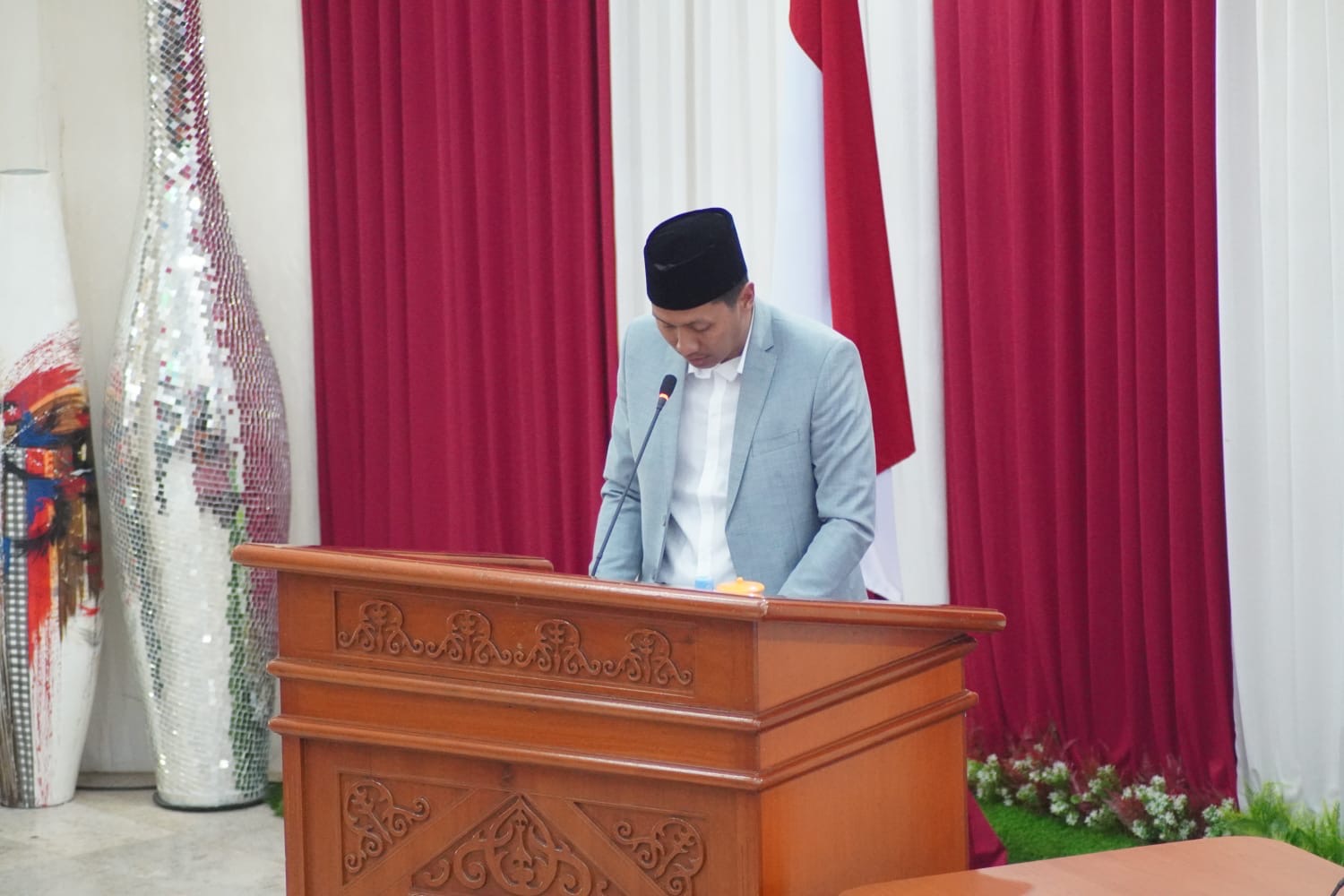 Anggota Banggar DPRD Paser Sukran Amin saat menyampaikan pandangan DPRD terhadap raperda penyertaan modal kepada PT BPD Kaltim-Kaltara, Kamis (14/8/2025).