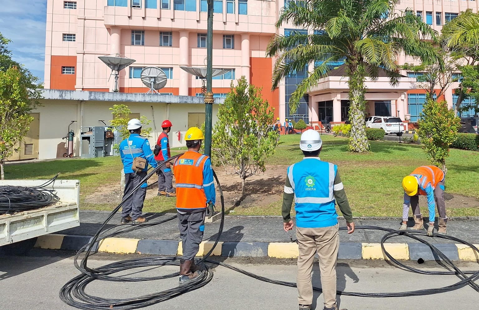 JAMIN LISTRIK ANDAL: Sebanyak 1.129 personel PLN disebar di titik-titik strategis yang menjadi lokasi prioritas pelaksanaan rangkaian kegiatan HUT ke-80 RI, baik di Kaltim maupun Kaltara.