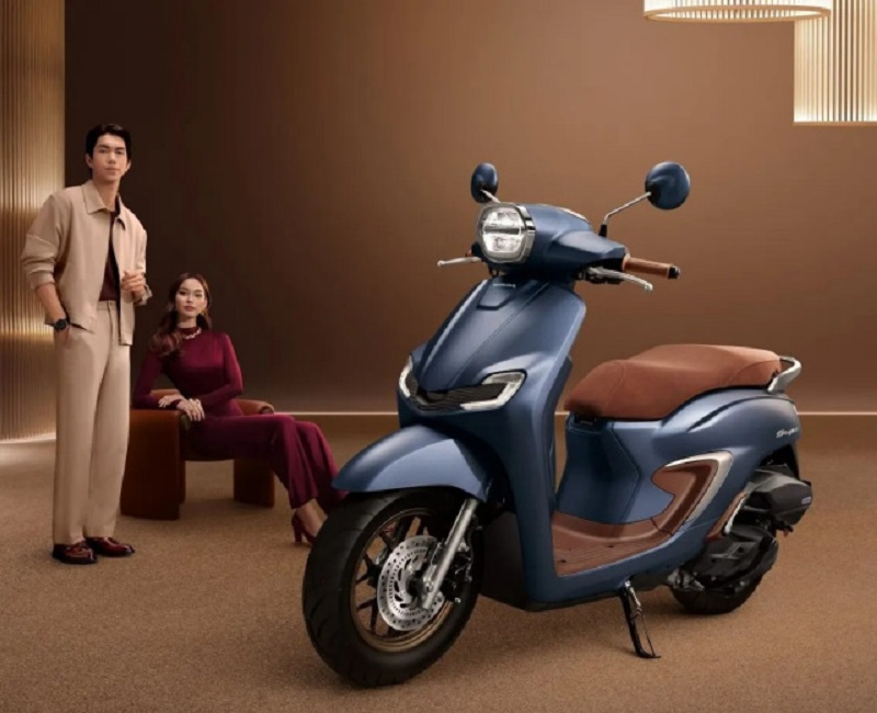 LEBIH MEWAH: Pilihan warna Royal Matte Blue menambah kesan mewah sekaligus mempertegas karakter modern klasik berbalut nuansa retro pada New Honda Stylo 106.