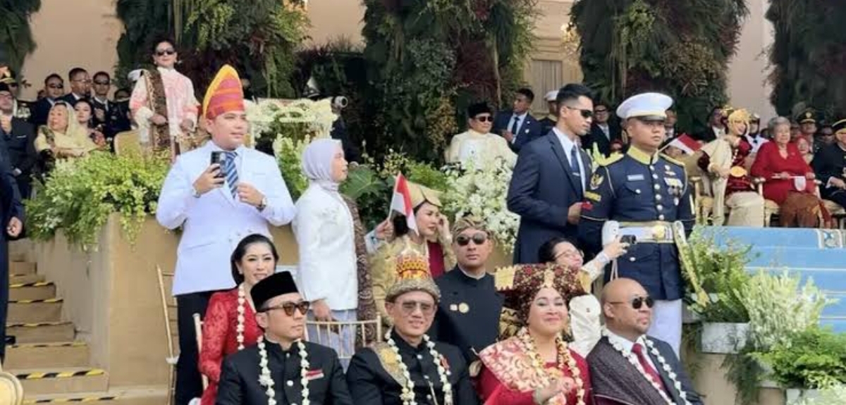 Titiek Soeharto bersama putranya, Didit Prabowo, menghadiri Upacara Peringatan HUT ke-80 RI di Istana Merdeka, Jakarta, Minggu (17/8/2025). (Foto: Liputan 6)
