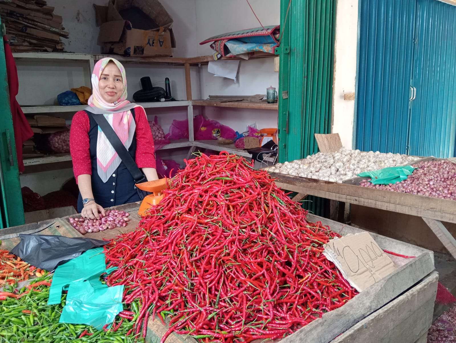 Harga cabai dan bawang merah di PPU mengalami penurunan signifikan.  &nbsp;    &nbsp;
