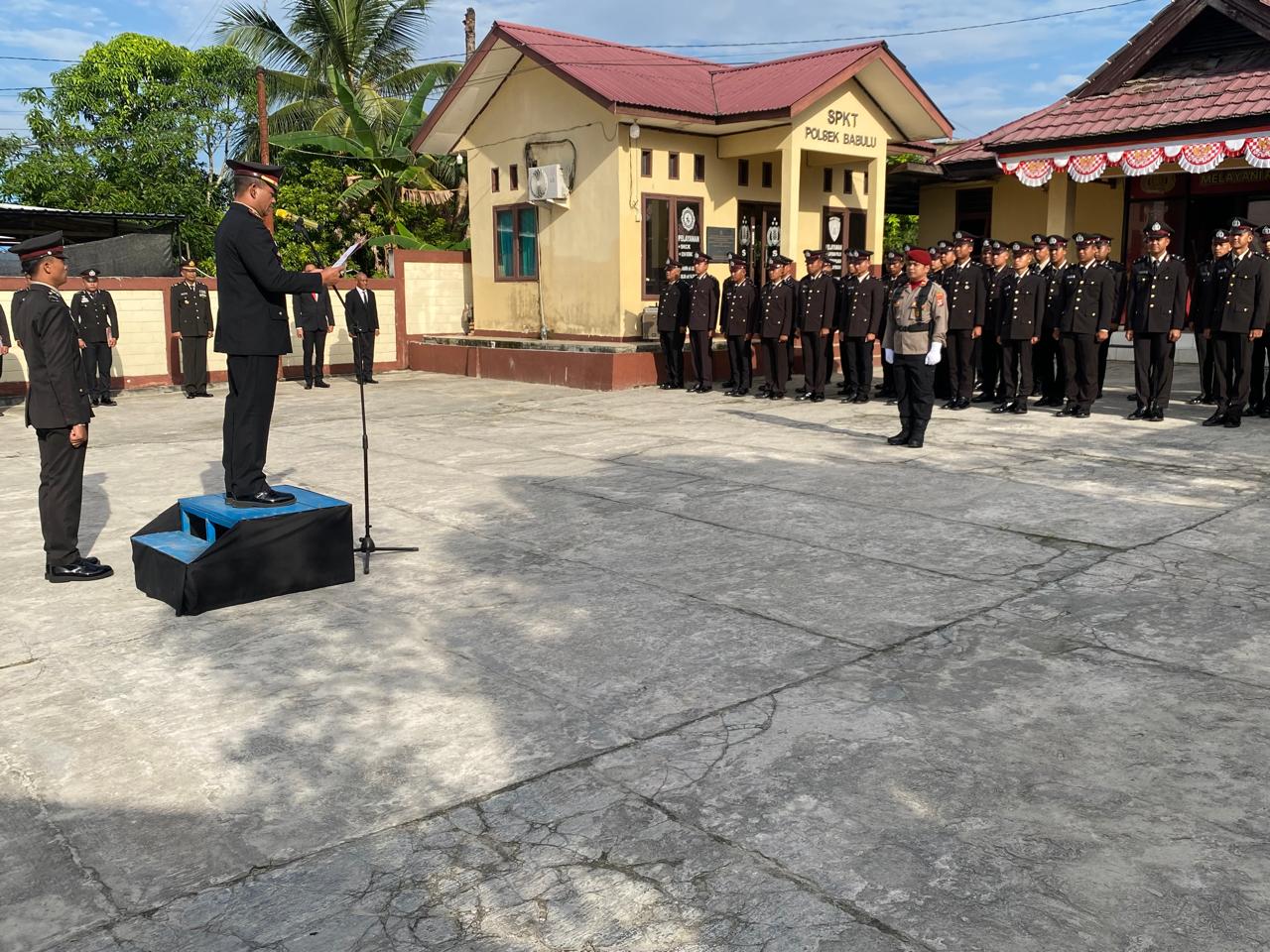 Polres PPU serentak menggelar upacara HUT ke-80 Kemerdekaan RI 2025 di semua polsek. Tampak upacara yang berlangsung di Polsek Babulu dipimpin Kasatreskrim Polres PPU, AKP Dian Kusnawan.
