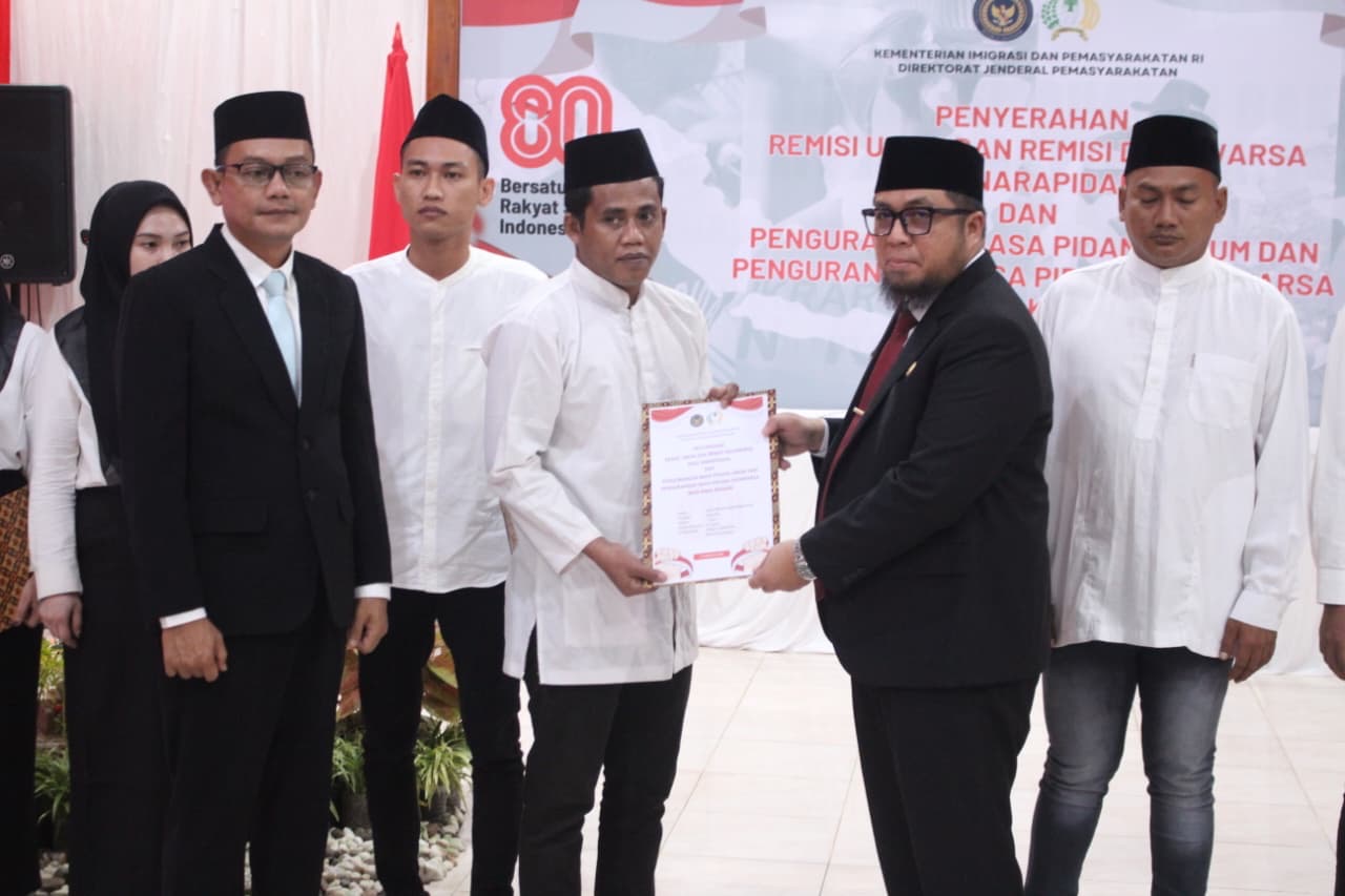 Warga binaan di Rutan Tanah Grogot mendapatkan remisi di momen Hari Kemerdekaan ke-80 Republik Indonesia.