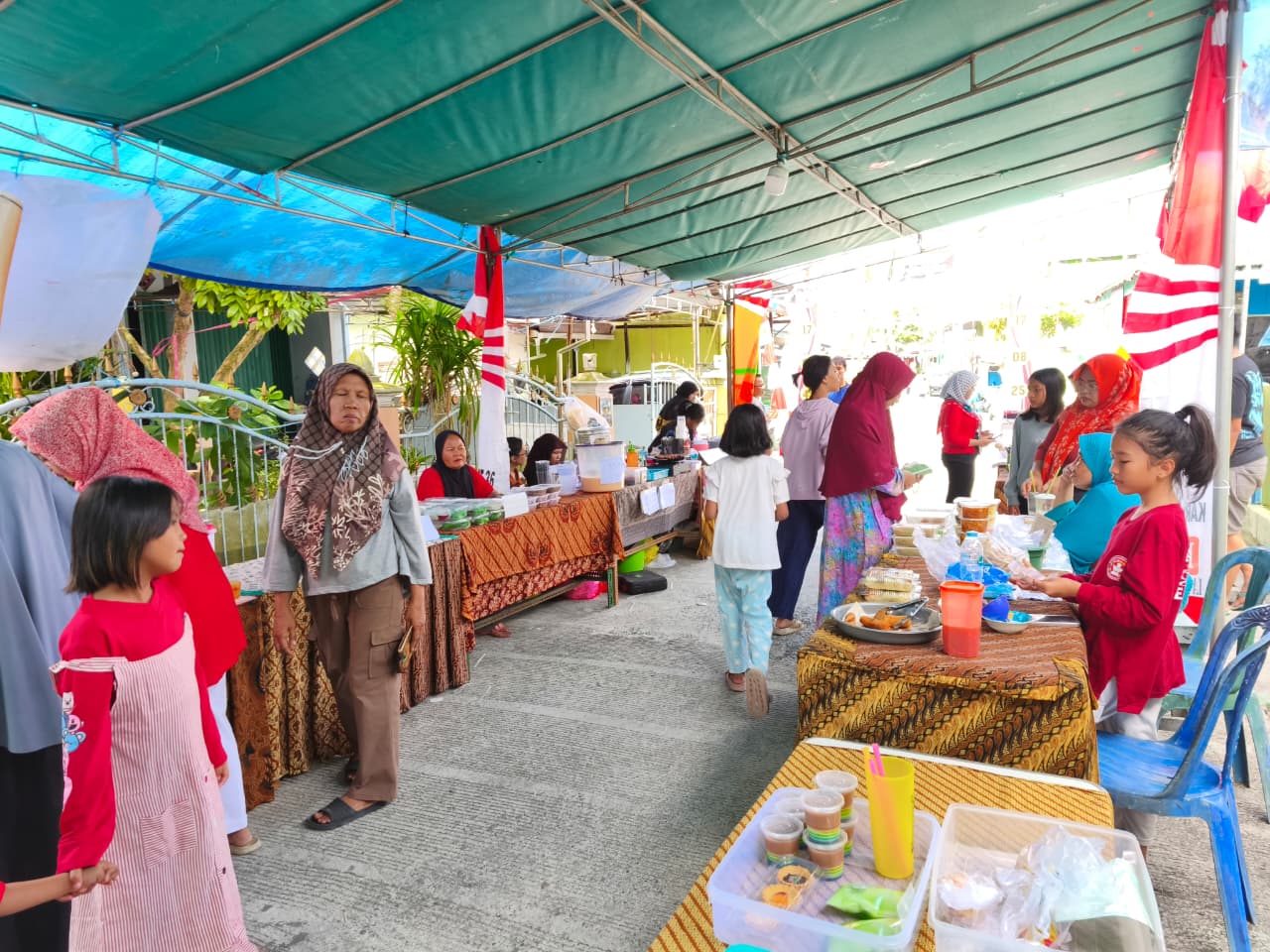 Pasar Rakyat Kampung Blora yang digelar di RT 35, 36, 37, dan 38 Kelurahan Karang Rejo meriahkan HUT RI sekaligus menjadi ruang pemberdayaan ekonomi warga.