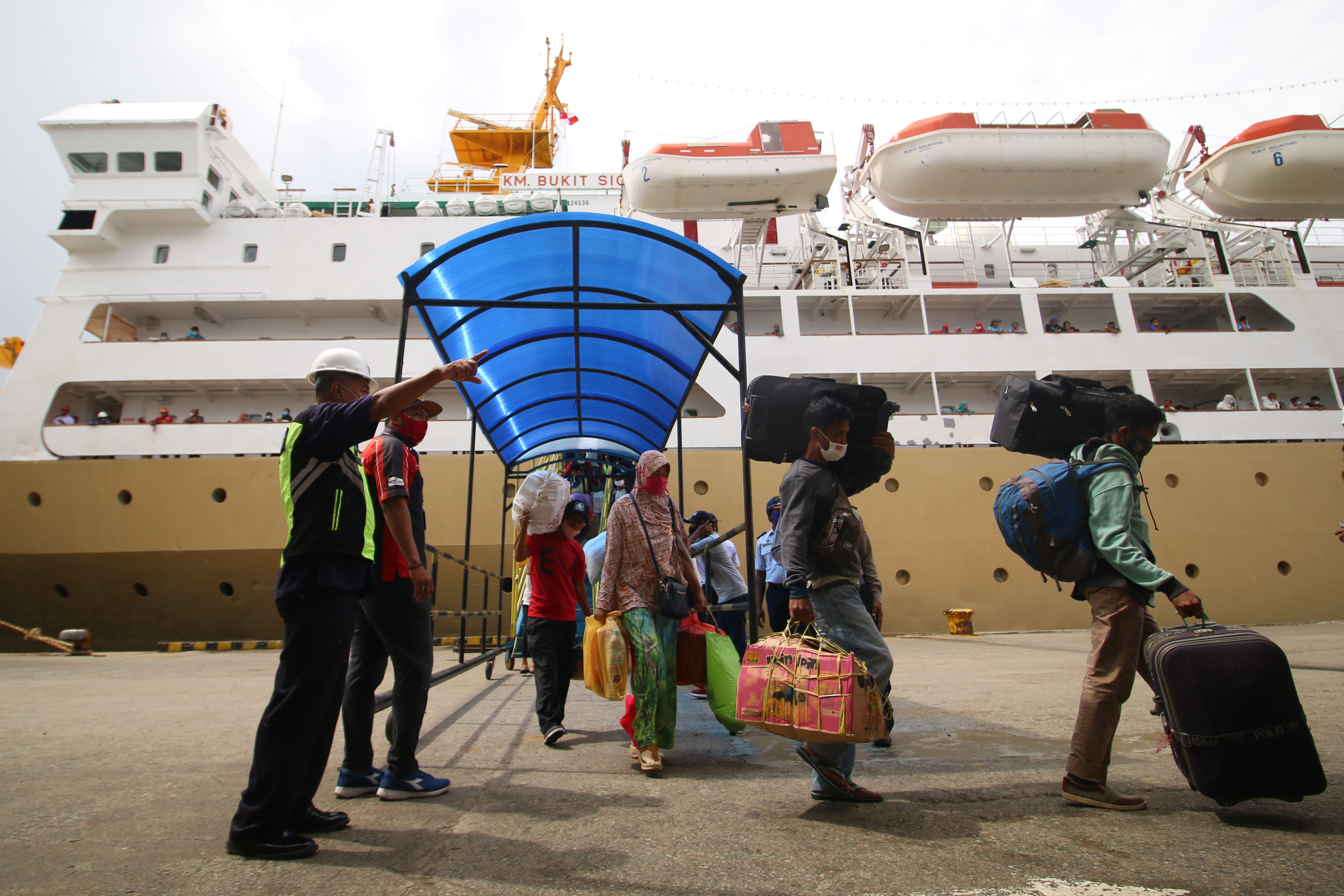 NAIK: Jumlah penumpang angkutan laut dalam negeri yang datang melalui Pelabuhan Semayang mencapai 34.479 orang.