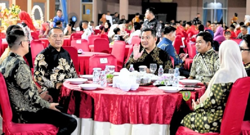 APRESIASI: Bupati PPU Mudyat Noor bersama Ketua DPRD PPU, Raup Muin mengapresiasi seluruh pihak yang telah sukses menyelenggarakan rangkaian HUT ke-80 RI.