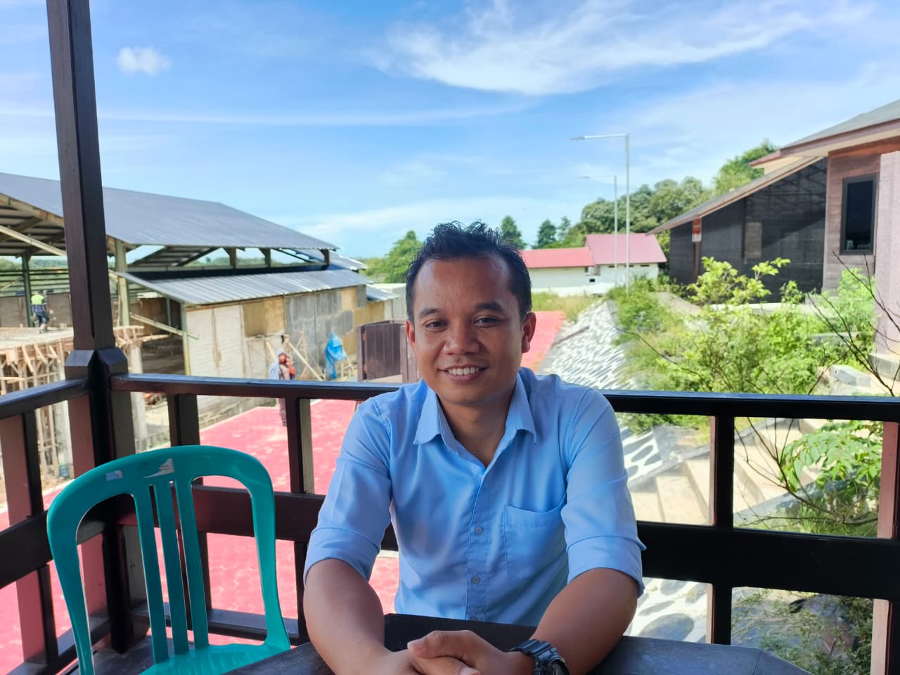 Kuasa hukum korban, I Kadek Indra Kusuma Wardana, saat memberikan keterangan pers terkait dugaan pelecehan seksual oleh oknum pengacara di Kutim.