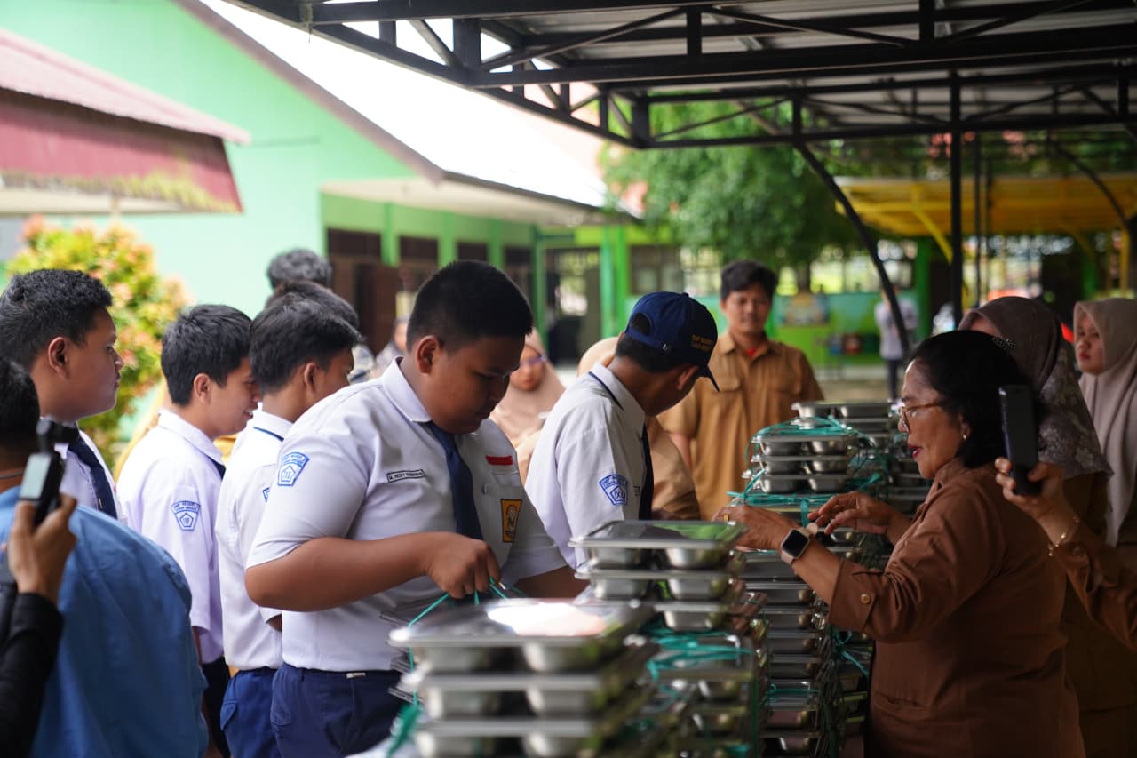SMP 2 Tanah Grogot jadi lokasi pertama peluncuran program Makanan Bergizi Gratis (MBG), Selasa (19/8/2025). (NAJIB/KP)