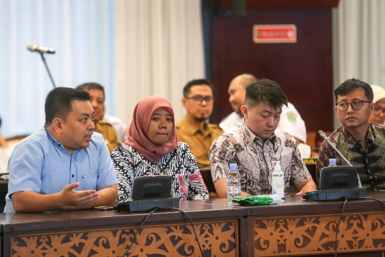 Dalam rapat koordinasi di Kegubernuran Kaltim, Selasa (19/8), perwakilan distributor beras di Kaltim mengaku ada keterlambatan pengiriman dari produsen tiga bulan terakhir. (RAMA/KP)