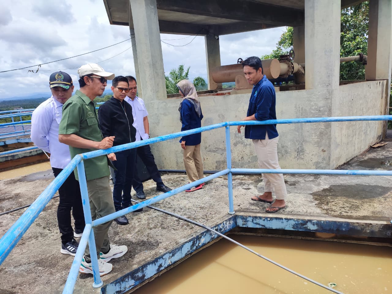 Sumber air baku Perumdam Tirta Kandilo yaitu Sungai Kandilo.
