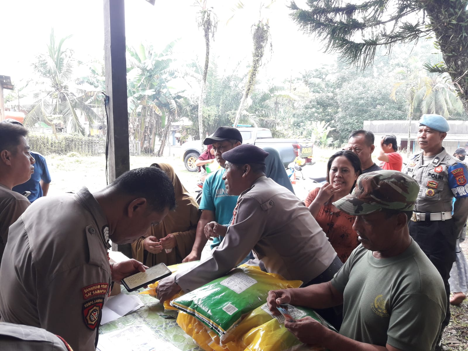 GPM: Warga memanfaatkan GPM Polres PPU untuk mendapatkan beras dengan harga murah.(ist)