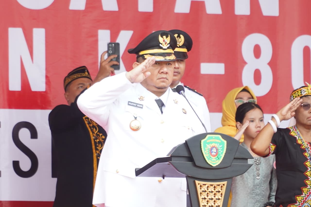 Bupati PPU, Mudyat Noor memimpin upacara peringatan HUT ke-80 RI.