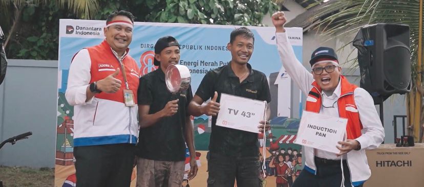 AGUSTUSAN CERIA: Pada momen 80 Tahun Kemerdekaan RI, tak hanya menyalurkan energi, Pertamina turut menghadirkan keceriaan lewat lomba tradisional di SPBU MT Haryono DAM, Balikpapan.