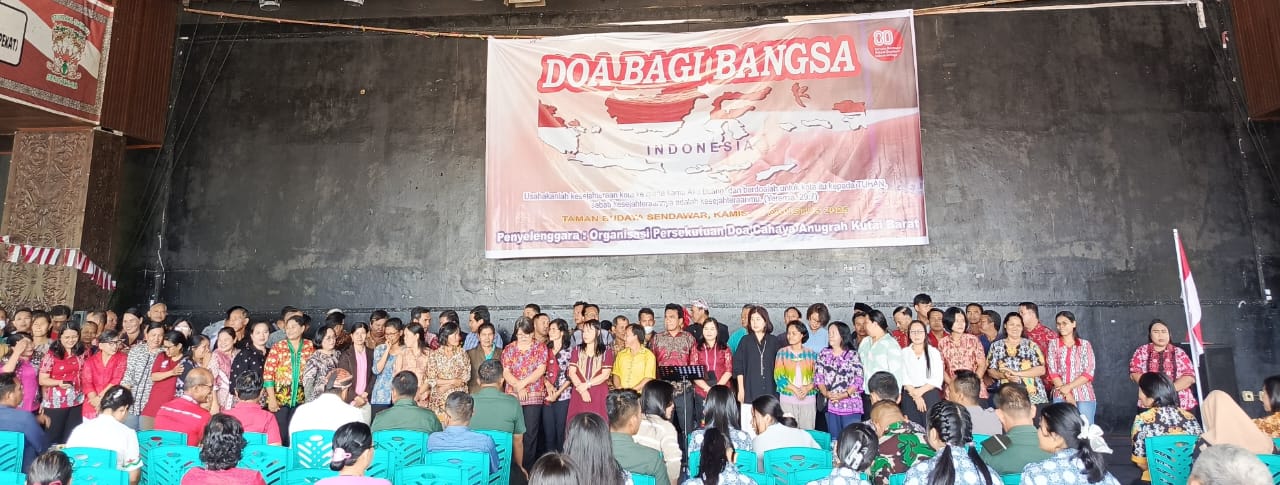 DOA BERSAMA: Kegiatan doa bagi bangsa dihadiri ratusan pelajar yang berasal dari sejumlah sekolah di kawasan ibukota Sendawar.