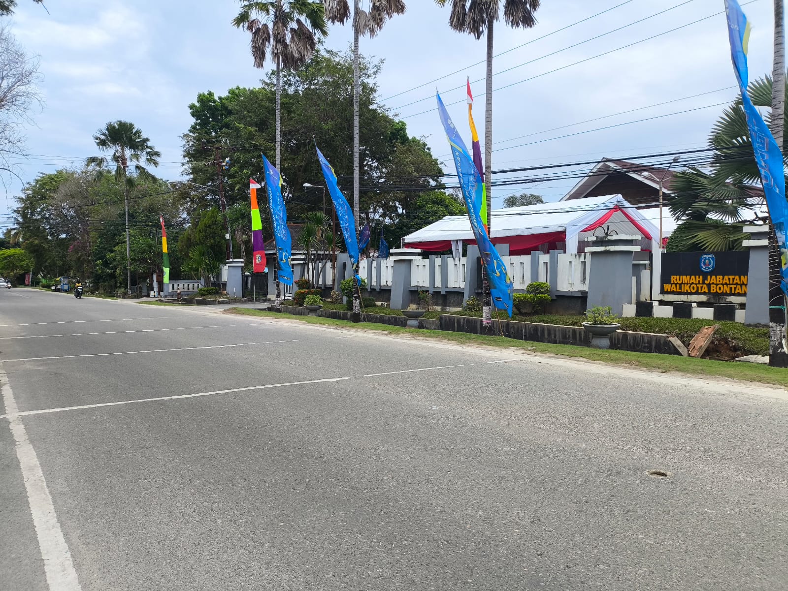 JADI PILIHAN: Jalan Awang Long sempat digaungkan menjadi area car free night (CFN) sebelum DKUMPP menyatakan batal menggunakan Jalan Ahmad Yani. (ADIEL KUNDHARA/KP)