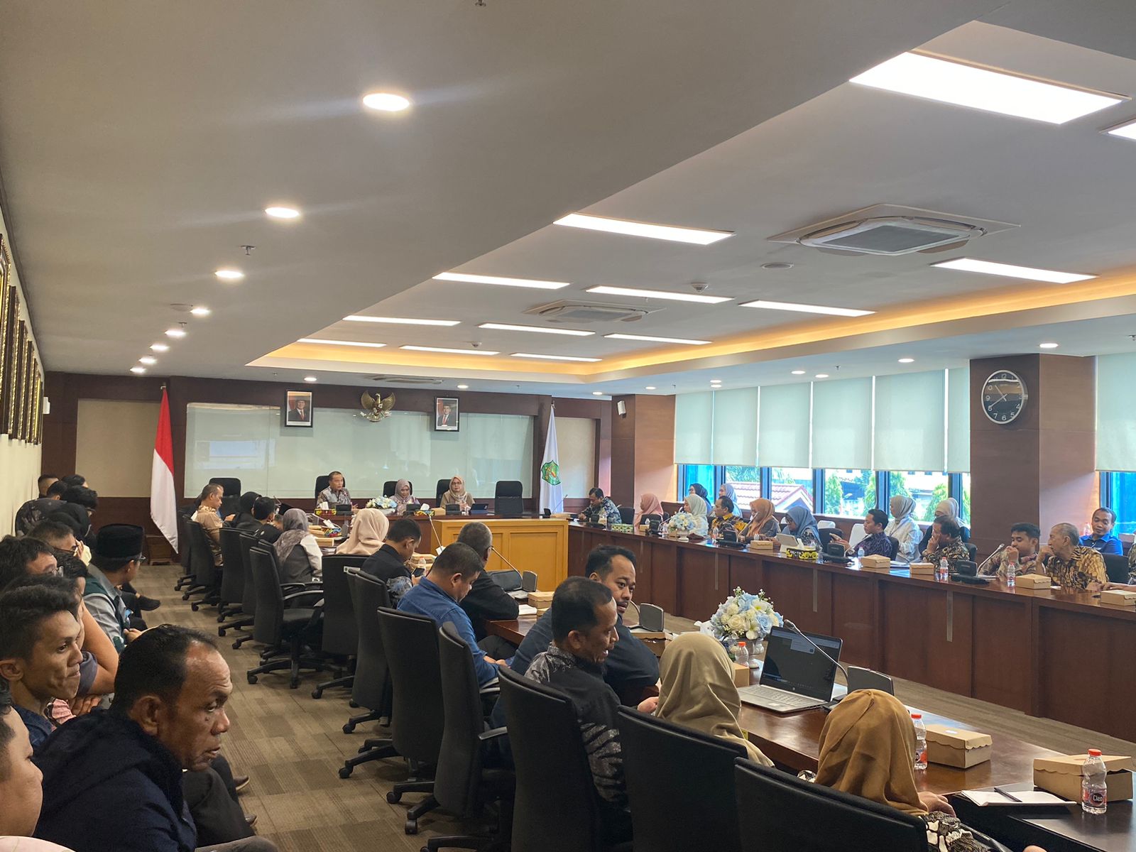 Rapat membahas teknis pelaksanaan Gratispol Pemprov Kaltim dengan kampus.
