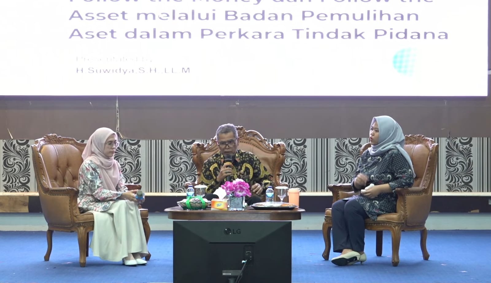 MENYAMAKAN PERSEPSI: Akademisi dan praktisi duduk bersama menyamakan persepsi dalam penegakan hukum yang mengedepankan pemulihan kerugian negara, Jumat (22/8/2025).