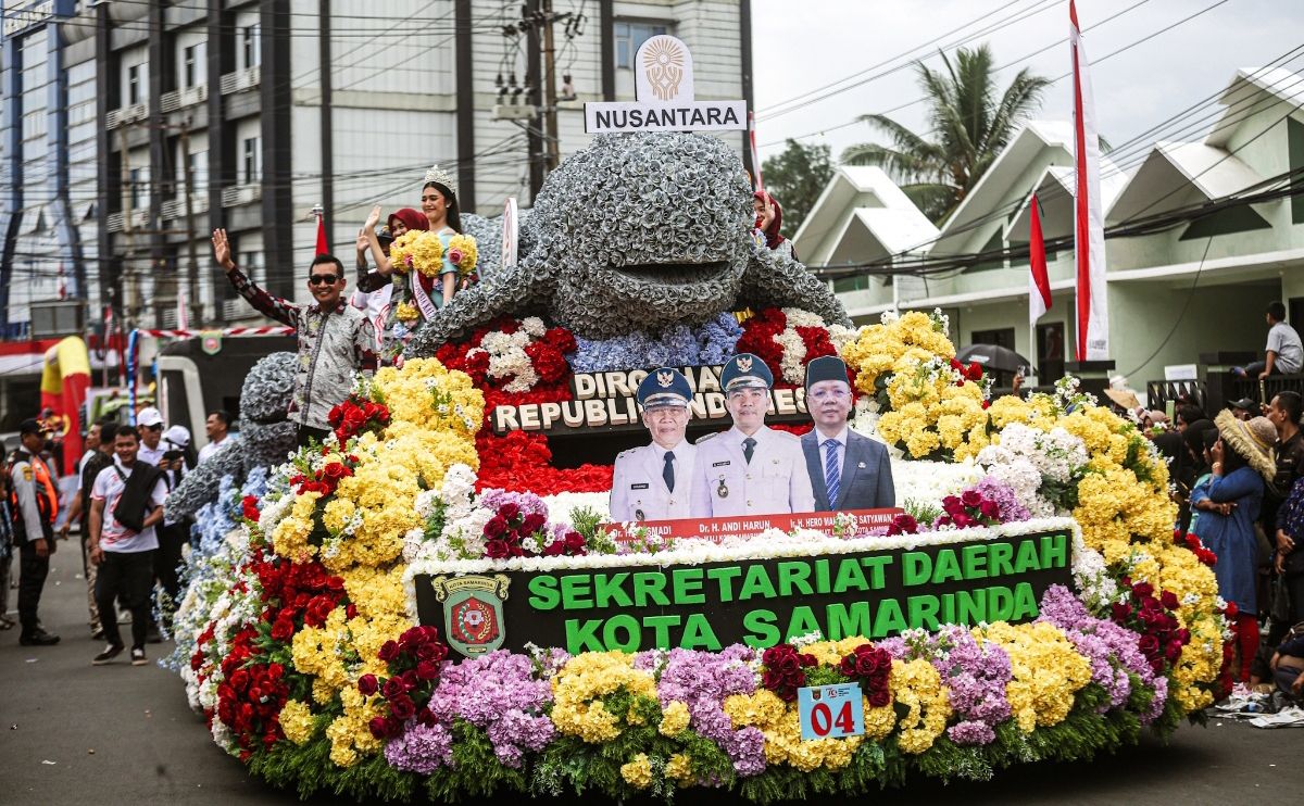 Mobil Hias Sekretariat Daerah Pada Pawai Pembangunan di Samarinda tahun 2024.