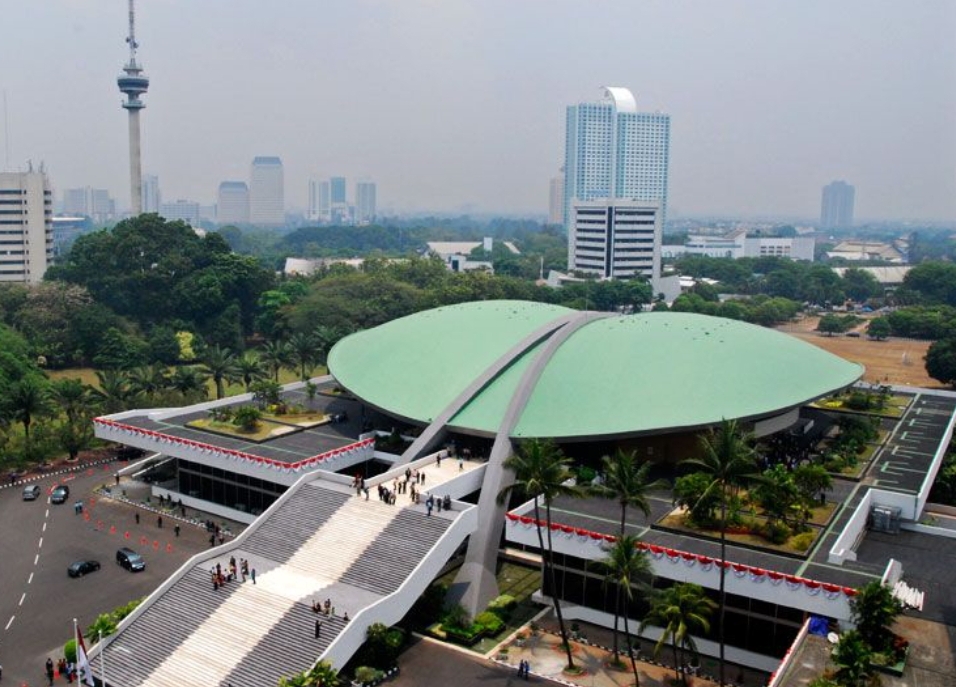 Gedung DPR RI yang diisukan akan didemo warga pada 25 Agustus 2025. (Foto Pinterest)