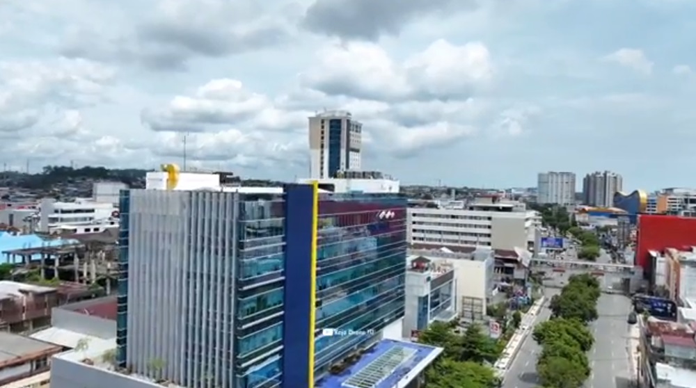 Potret Balikpapan memiliki banyak gedung-gedung tinggi.