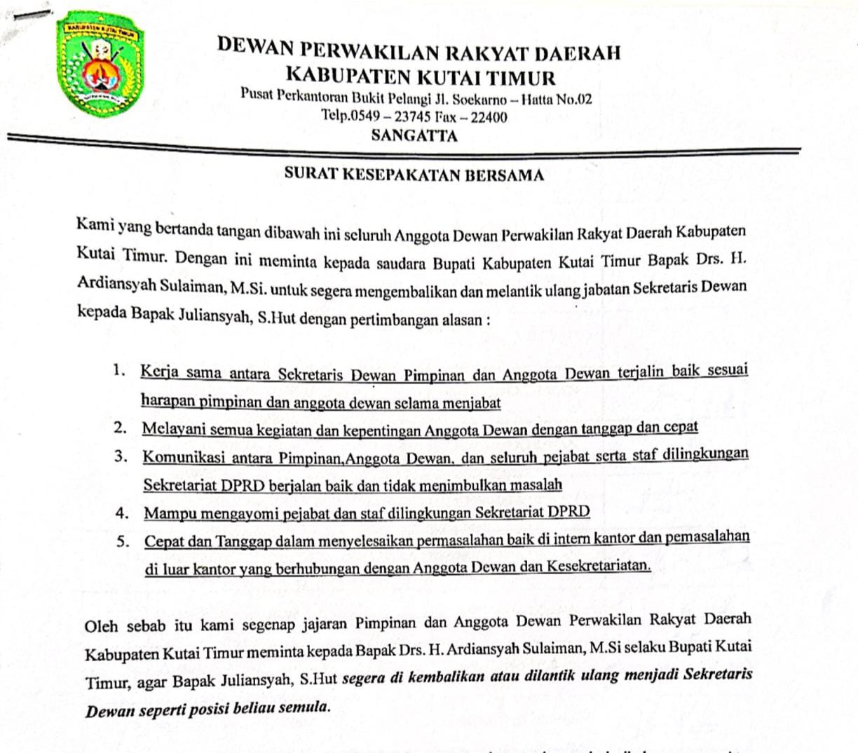 BERGESER: Surat keputusan bersama yang ditanda tangani anggota DPRD Kutim, berisi desakan kepada Bupati Ardiansyah agar mengembalikan Juliansyah sebagai sekwan.