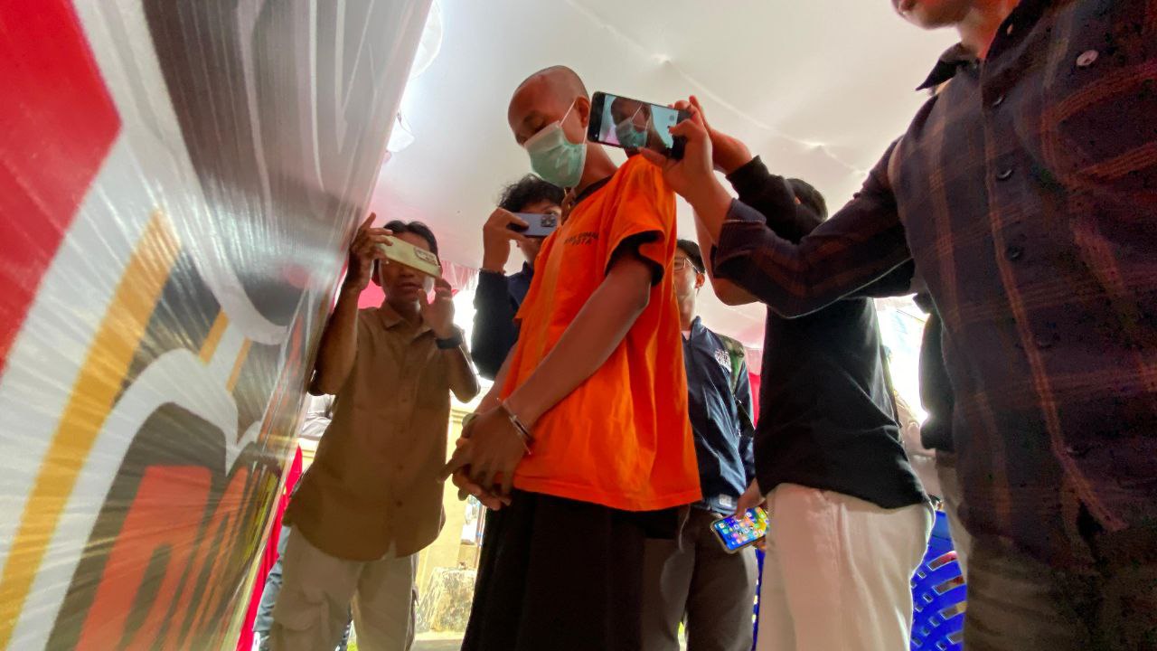 TERSANGKA: Pemuda berinisial LN (21) nekat mencuri demi melangsungkan pernikahan. (RAMA SITOHANG)