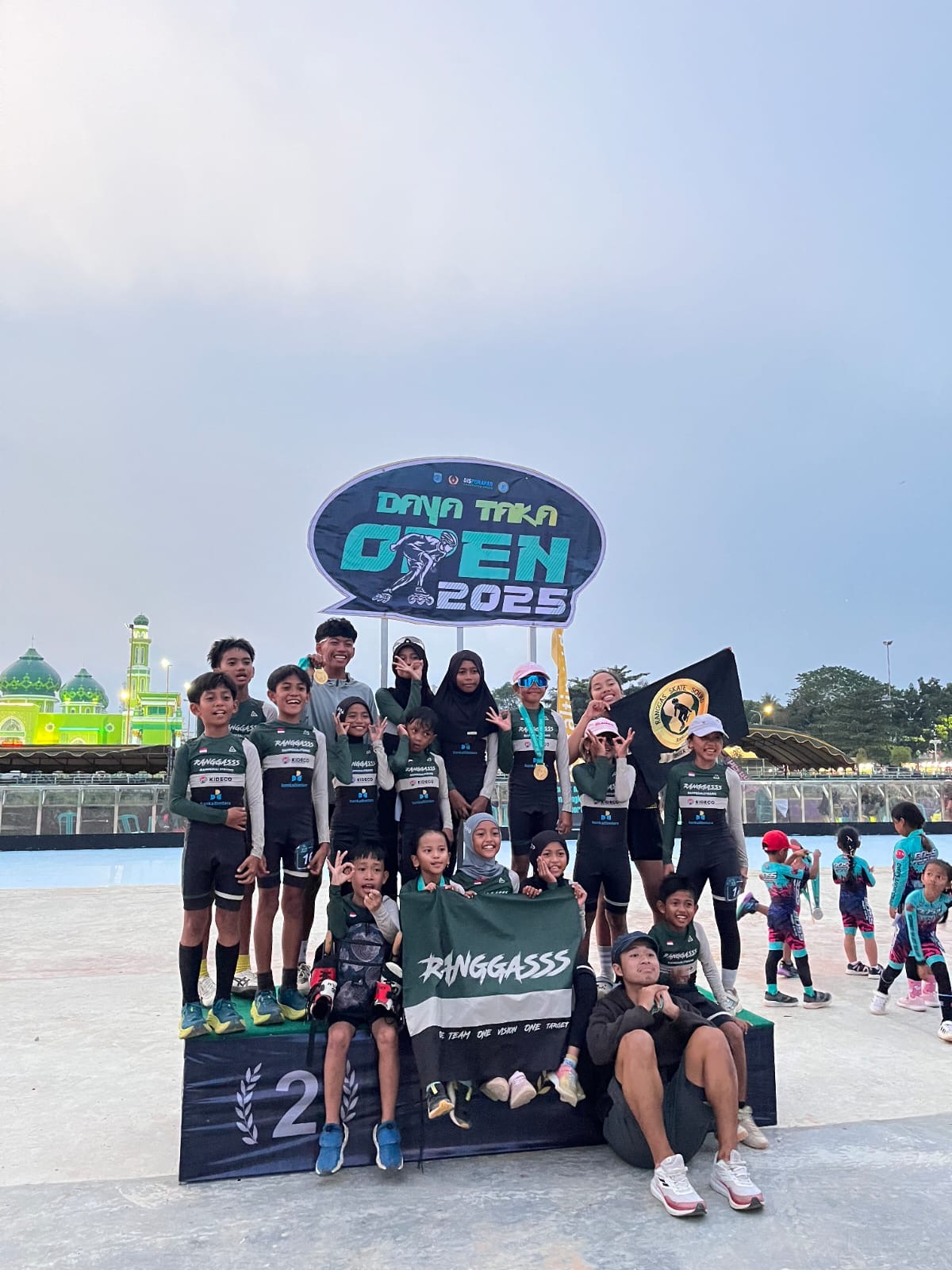 JUARA UMUM: Tim lokal sepatu roda Paser yaitu Ranggas Skate Squad menjadi juara umum di Daya Taka Open 2025.