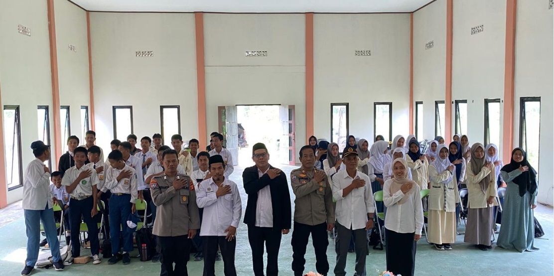 Polres bekerja sama dengan Kemenag PPU melakukan kegiatan penyuluhan untuk mencegah berkembangnya paham radikalisme, anti-Pancasila, dan intoleransi di kalangan generasi muda.  &nbsp;