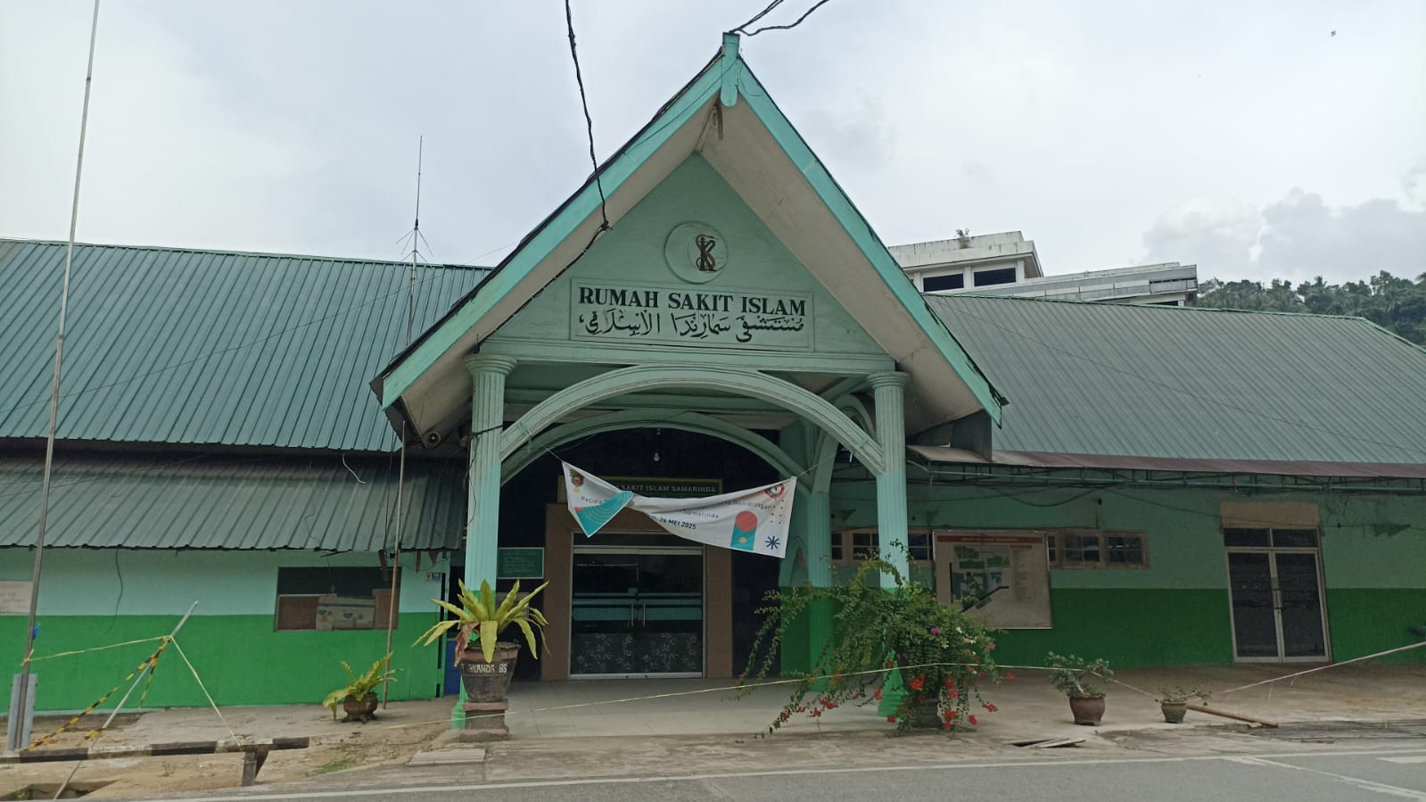 SENYAP: Bangunan RS Islam di Jalan Gurami Kecamatan Samarinda Ilir, tampak sepi tanpa aktivitas berarti padahal pengelola mengantongi izin operasi, Rabu (27/8).