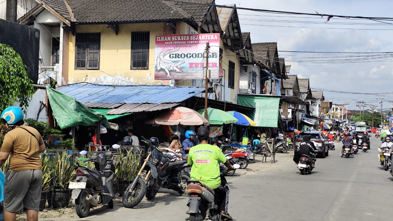 MENANTI REVITALISASI: Deretan lapak di Pasar Segiri Samarinda menanti sentuhan pembangunan karena rerata merupakan bangunan lama, Rabu (27/8).