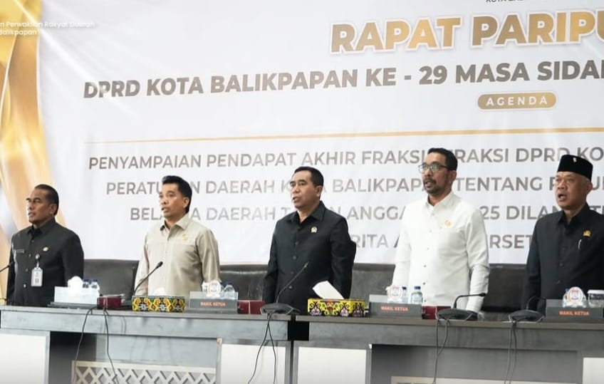 MUSYAWARAH: Suasana rapat paripurna pendapat akhir fraksi-fraksi sekaligus penandatangan berita acara persetujuan bersama raperda perubahan APBD 2025.