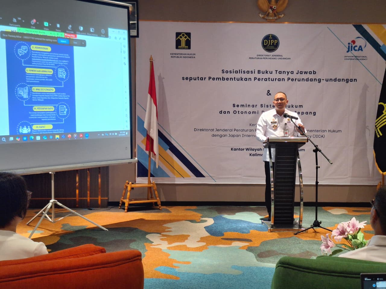 Ferry Gunawan C, Kepala Divisi Peraturan Perundang-undangan dan Pembinaan Hukum (PPPH) di Kantor Wilayah Kementerian Hukum saat membuka dan memberikan materi.