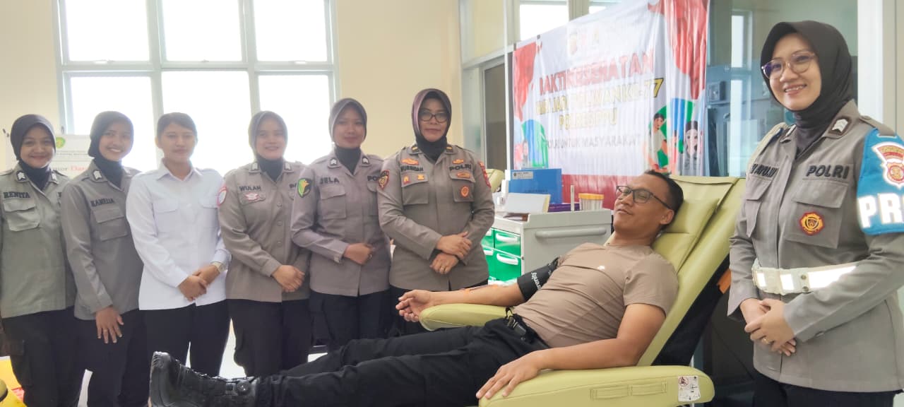 Kapolres PPU, AKBP Andreas Alek Danantara turut mendonorkan darahnya pada momen HUT ke-77 Polwan 2025.