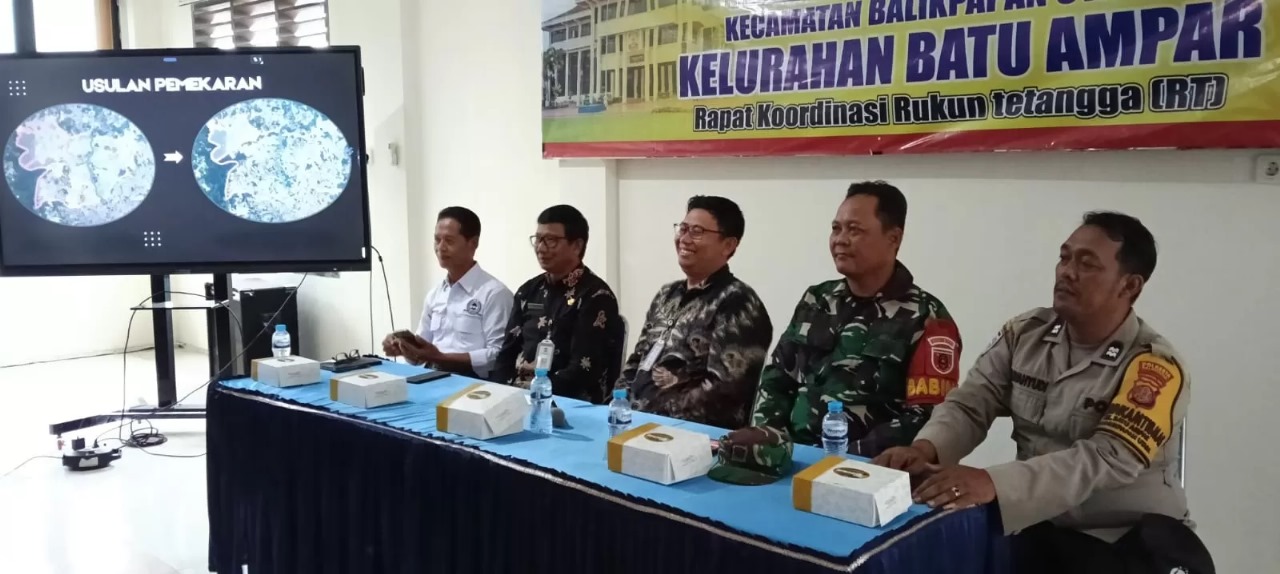 RAPAT PEMEKARAN. Sejumlah RT Kelurahan Batu Ampar rapat musyawarah dengan instansi terkait