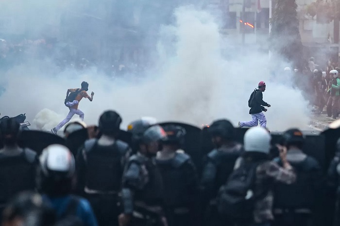 Para buruh batal demo di Istana, mereka fokus aksi di Gedung DPR RI.