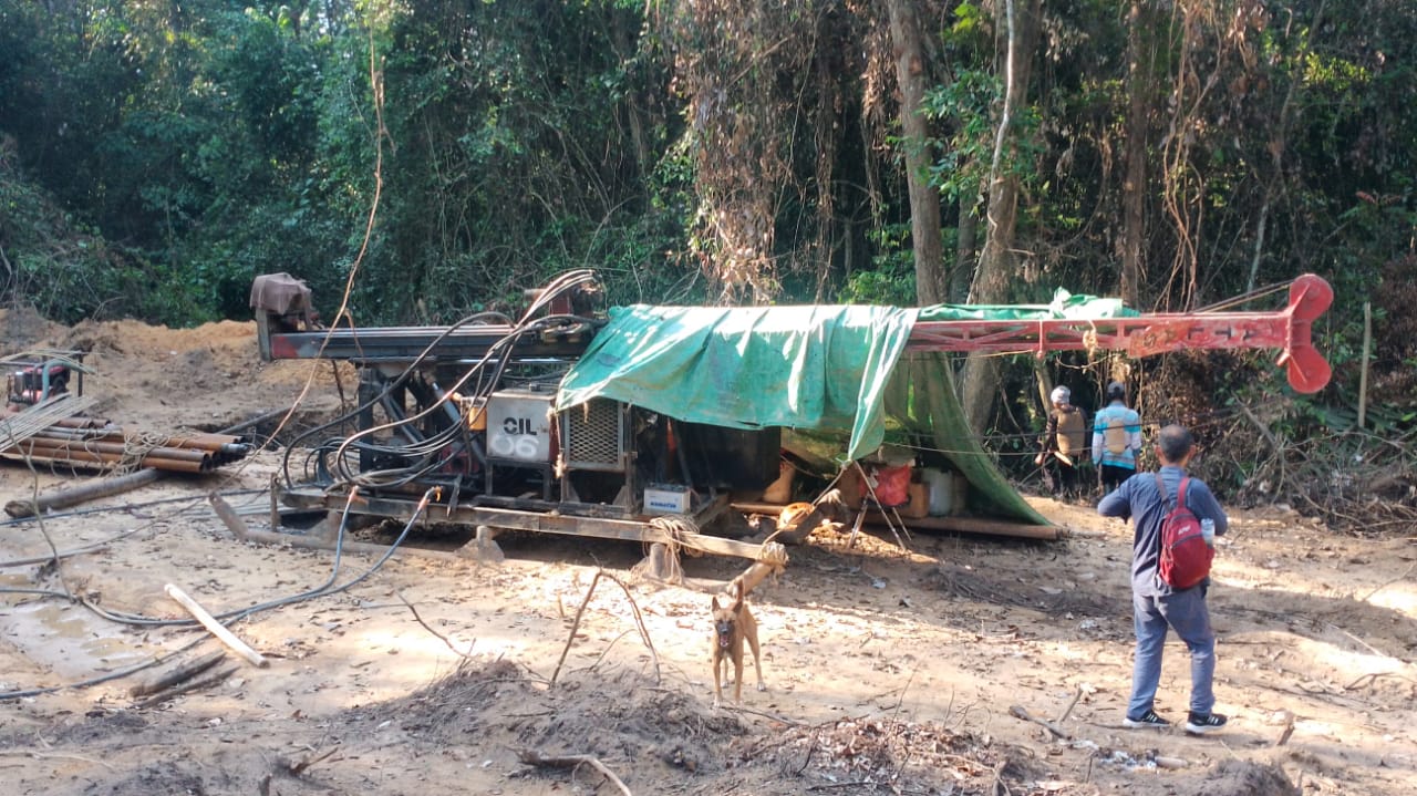 Alat bor milik perusahaan dilahan milik warga Siluq Ngurai, Janar.